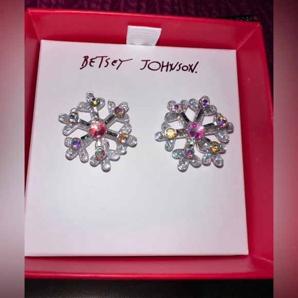 BETSEY JOHNSON Christmas Holiday Crystal Snowflakes Sparkle Bling Earrings NWT - Picture 1 of 4